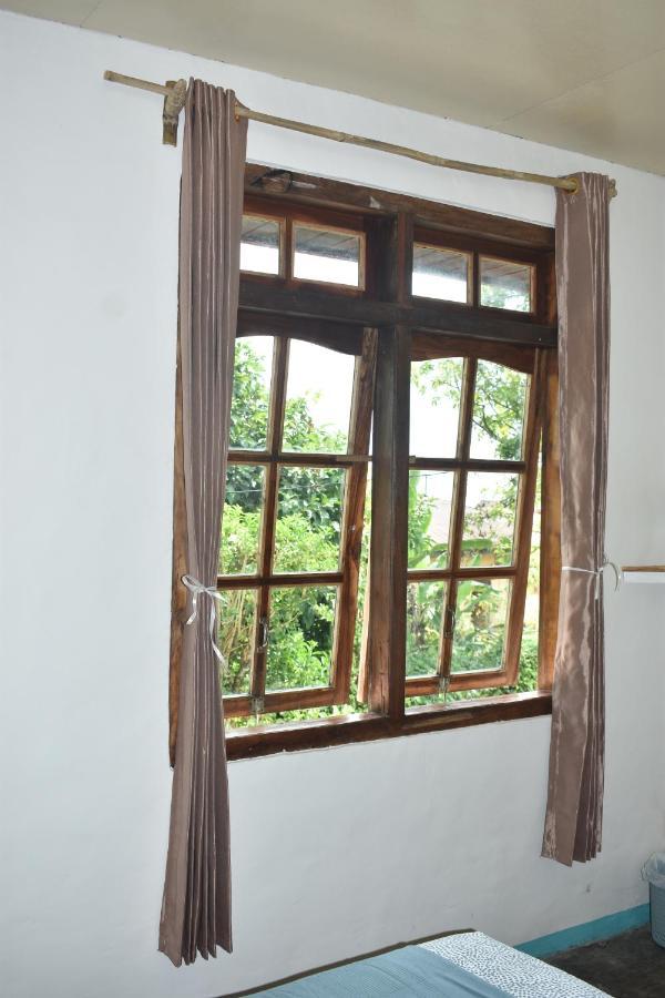 Mama'S Homestay Ruteng Esterno foto